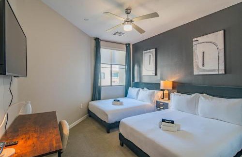 Orange Heights Apartment | Bright 1BR Uptown Biltmore Gym Pool Parking WD