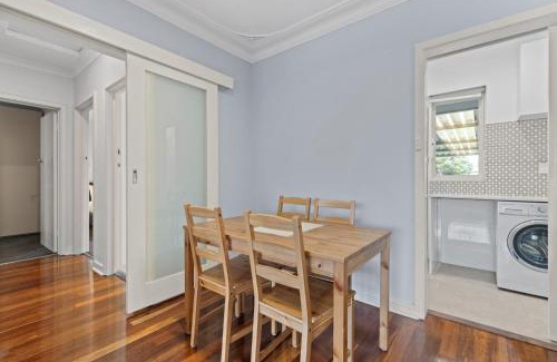 Bateman House | Bright 2-Bed House with Garage & BBQ in Bateman