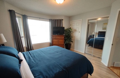 Grande Prairie House | Bright 2 Bedroom Upstairs Suite - Fully Stocked, Clean & Pet-Friendly!