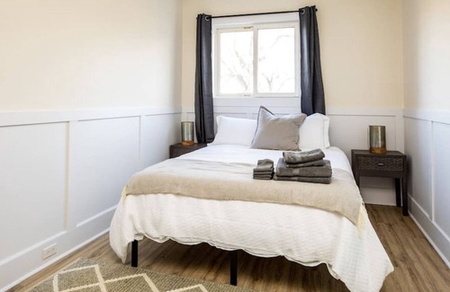 South Lethbridge House | Bright 2 Bedroom Duplex in Historic Downtown