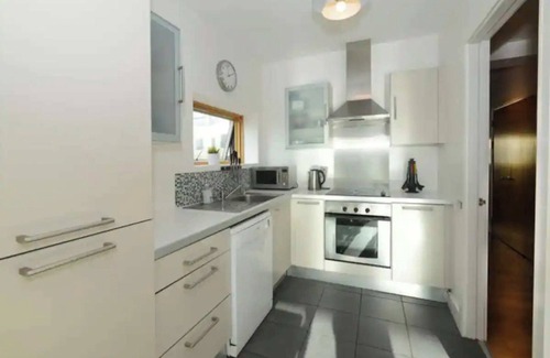 Dublin Apartment | Bright 2BD Flat With Private Balcony - Dublin