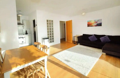 Dublin Apartment | Bright 2BD Flat With Private Balcony - Dublin
