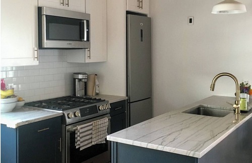 Culloden Shores House | Bright 2BR: Pond Views & Walk To Beach