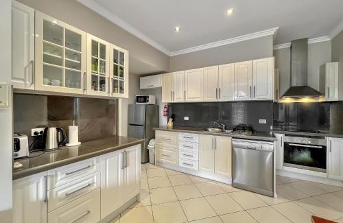 Armidale Apartment | Bright 3-bedroom apartment - Central Armidale