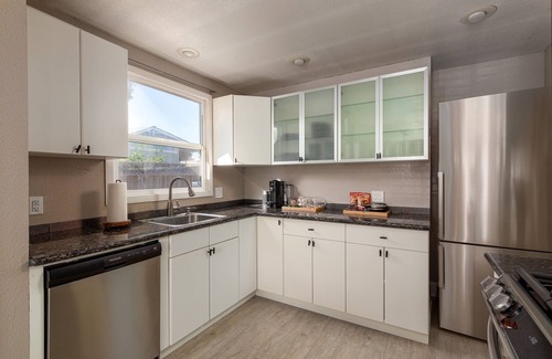 Concord House | Bright 3 Bedroom Retreat with Outdoor Oasis & Spa