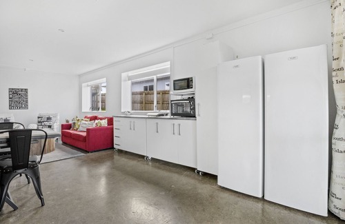 Saint Johns House | Bright 3-Bedroom Unit - WiFi & Parking