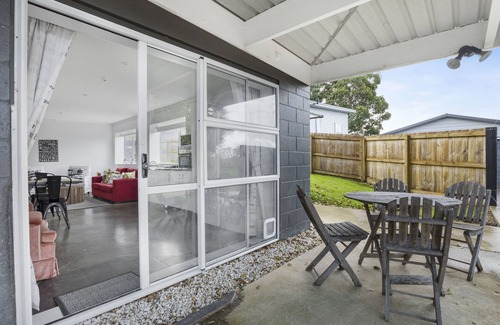 Saint Johns House | Bright 3-Bedroom Unit - WiFi & Parking