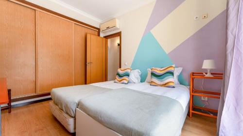 Alcalar House | Bright 3BDR House with Pool by Lovelystay