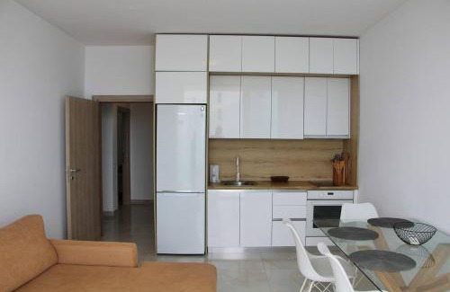 Shkembi i Kavajes Apartment | Bright 3f Apartment By Adriatic Living