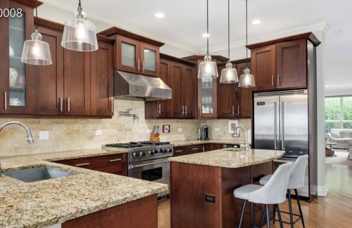 Palmer Square House | Bright 4 bed family home in Logan Sq w/private backyard & grill.Free parking