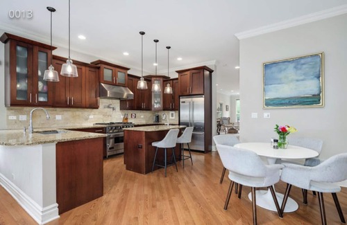 Palmer Square House | Bright 4 bed family home in Logan Sq w/private backyard & grill.Free parking