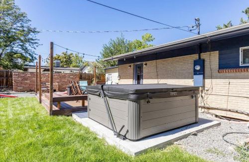 Arvada Plaza Area House | Bright 5br Home W Hot Tub & Patio