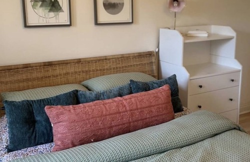 Ahuntsic Apartment | Bright Ahuntsic Apartment