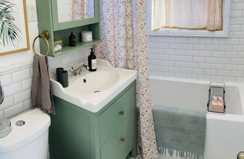 Ahuntsic Apartment | Bright Ahuntsic Apartment