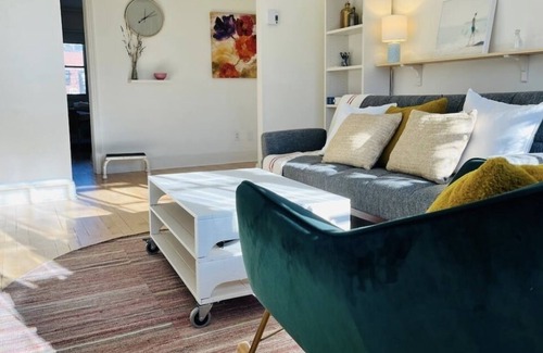 Ahuntsic Apartment | Bright Ahuntsic Apartment