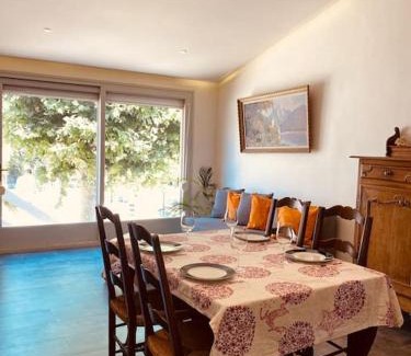 Caldes d'Estrac Apartment | Bright airy family style 7 min walk to beach