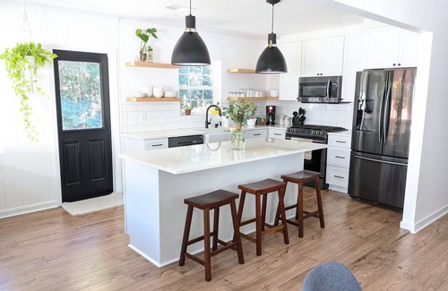 Gainesville House | Bright & Airy HOUSE for 12, Walk to Campus!