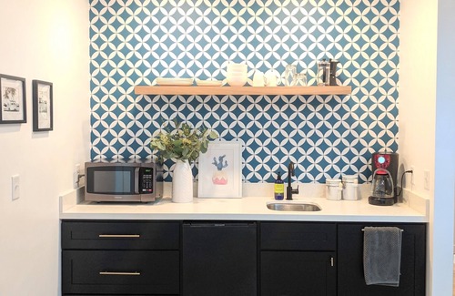 Gainesville House | Bright & Airy HOUSE for 12, Walk to Campus!