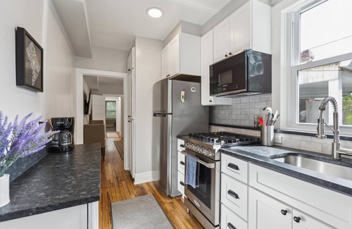 Capitol Hill Apartment | Bright airy new 1-bedroom with on charming Capitol Hill Washington, DC