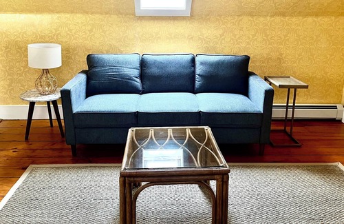 Yarmouth Apartment | Bright and airy 2nd floor apartment