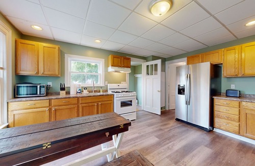 Canandaigua Apartment | Bright and airy apartment in wine region & close to lakes