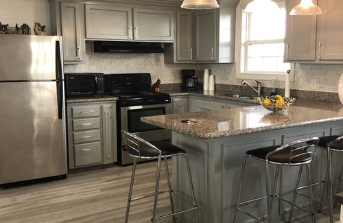 Cocodrie House | Bright and airy Camp right on the Gulf