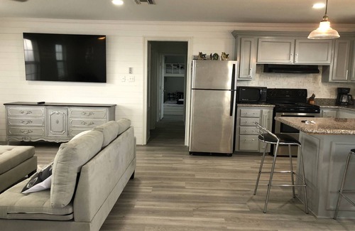 Cocodrie House | Bright and airy Camp right on the Gulf