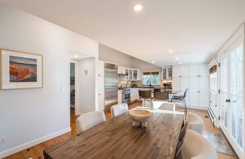 East Hampton North House | Bright and airy East Hampton cottage, walk to town, bike to beach!