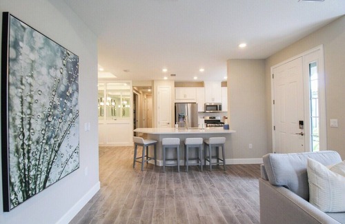 Braden River House | Bright and airy waterfront villa in the Esplanade - Sunny Retreat