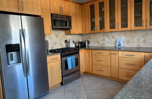 Central San Mateo House | Bright and Beautiful Craftsman in downtown San Mateo