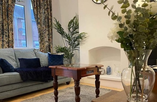 Stoke-on-Trent House | Bright and Central Home in Stoke on Trent