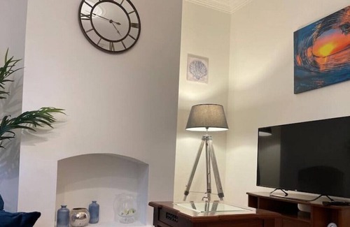 Stoke-on-Trent House | Bright and Central Home in Stoke on Trent