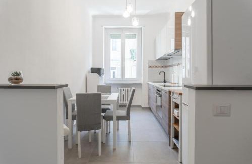 Historic Centre Apartment | Bright and Central Flat - Metro & Station Nearby