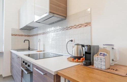Historic Centre Apartment | Bright and Central Flat - Metro & Station Nearby