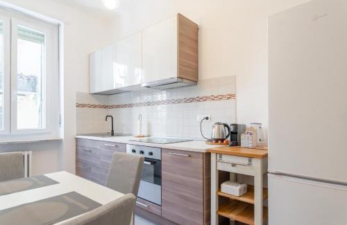 Historic Centre Apartment | Bright and Central Flat - Metro & Station Nearby
