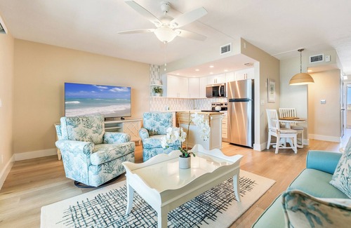 Sanibel Condo | Bright and cheerful, one bedroom, top floor unit! Amazing views!
