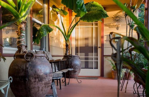 North Hollywood House | Bright and Cheerful North Hollywood House - In Quiet Neighborhood!