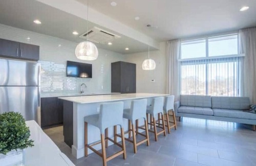 Inman Park Apartment | Bright and Cheery Apartment Inman Park LOCAL