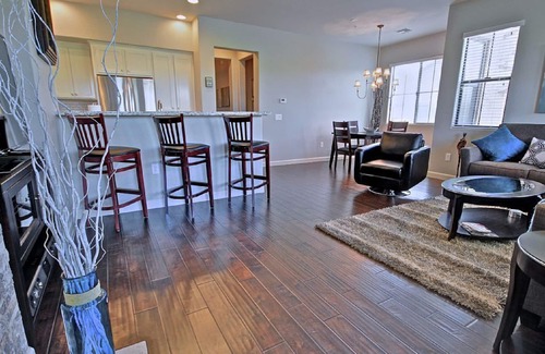 Talon Retreat House | Bright and Clean! - Encore Gated Community - Contemporary Furniture -