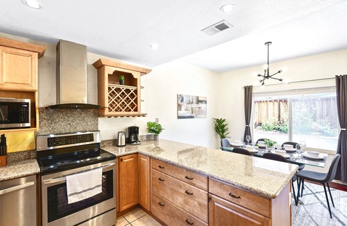 Townsend House | Bright and cozy 3BD/2.5BA in San Jose!
