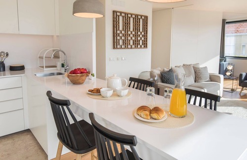 Sao Sebastiao da Pedreira Apartment | Bright and Luxurious W/ a view by LovelyStay