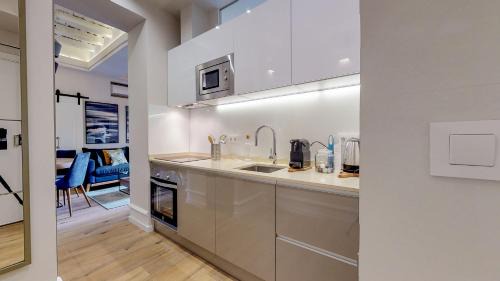 Feria Apartment | Bright and new- 2Bd 2Bth- Conde de Torrejon
