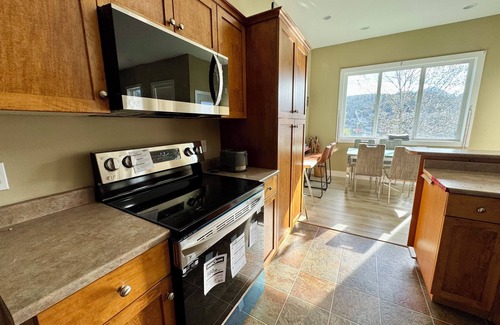 Promontory House | Bright and Private 3-Bedroom Retreat in Chilliwack