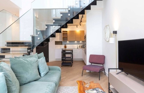 Kentish Town Apartment | Bright and Spacious Duplex with Private Patio
