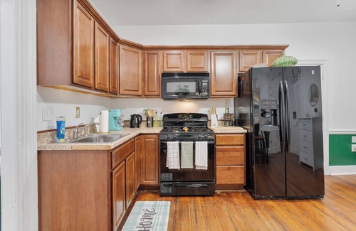 Old Town Fredericksburg Apartment | Bright and Spacious Studio in Heart of FXBG