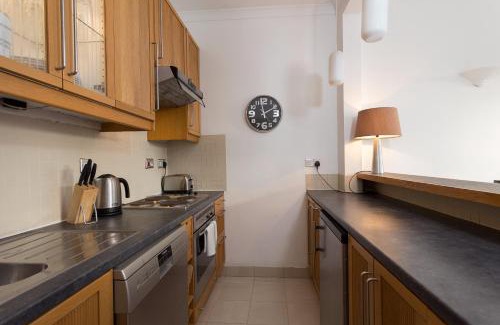 Campden Apartment | Bright and Spacious 1 Bedroom Apartment in the Heart of Kensington