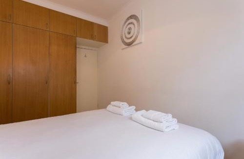Campden Apartment | Bright and Spacious 1 Bedroom Apartment in the Heart of Kensington