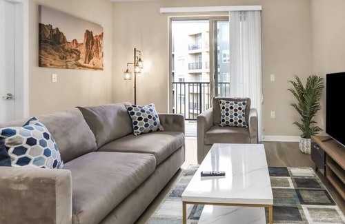 Fairfax Apartment | Bright and Spacious 1BR Fairfax Free Parking