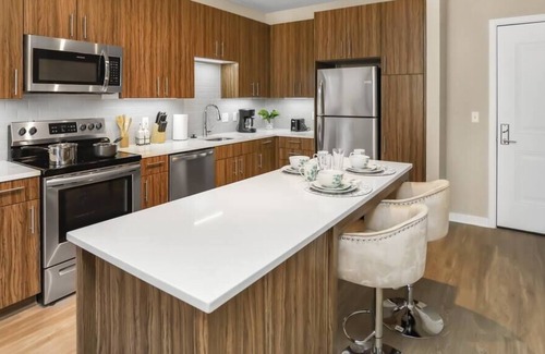 Fairfax Apartment | Bright and Spacious 1BR Fairfax Free Parking