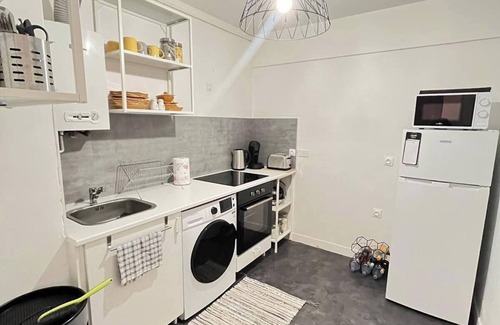 Montreuil Apartment | Bright and Spacious Flat in Montreuil – Great Amenities!